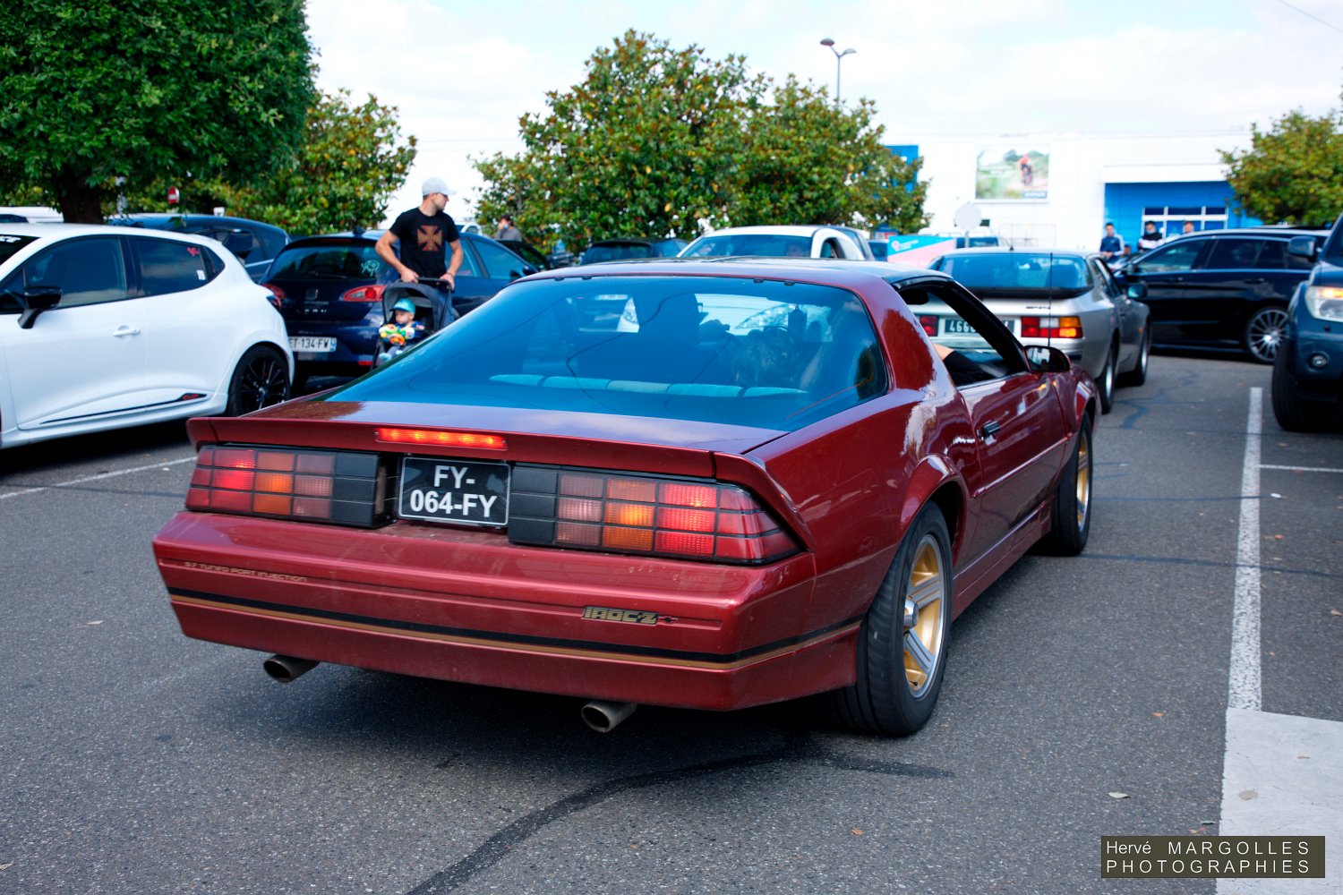 Chevrolet Camaro IrocZ-01.jpg